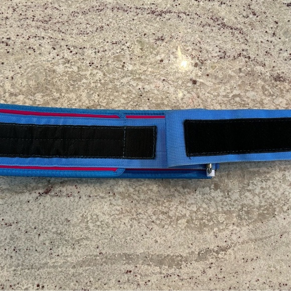 E26 Blue Weightlifting Belt - Picture 2 of 7